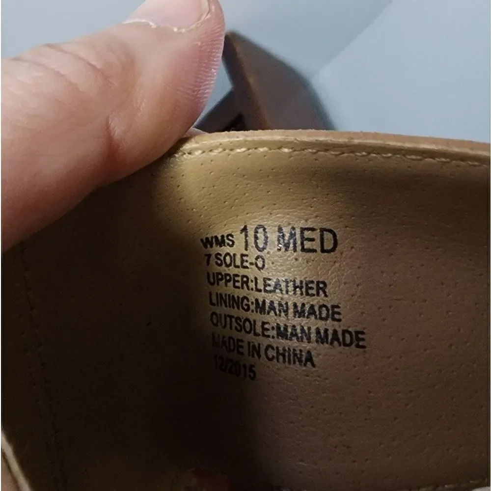 Kenneth Cole Reaction gently owned